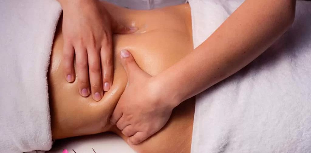 Masajes reductivos para moldear contorno corporal y favorecer drenaje de líquidos retenidos