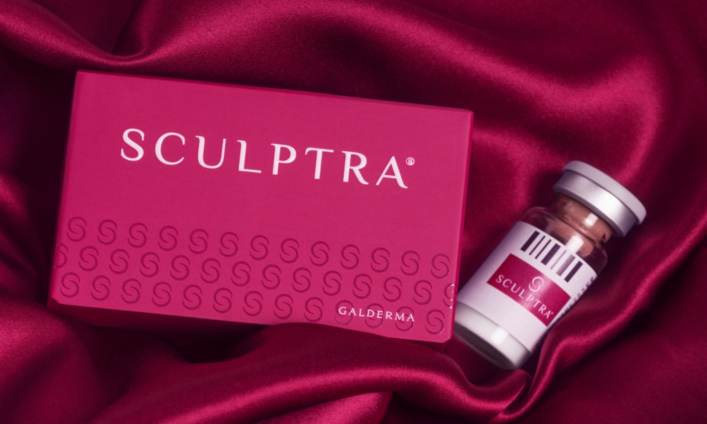 Bioestimulador Sculptra que activa colágeno profundo, redefiniendo contornos y mejorando la calidad de la piel
