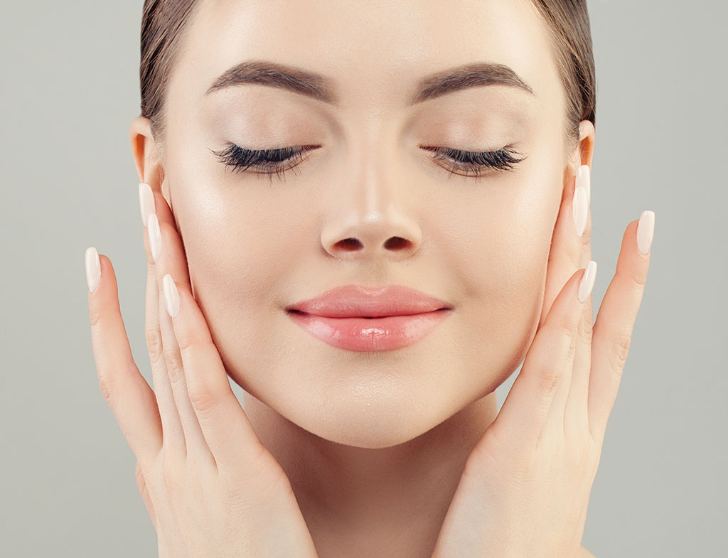 Paciente tras sesión de HIFU Face Lift con piel más firme y radiante