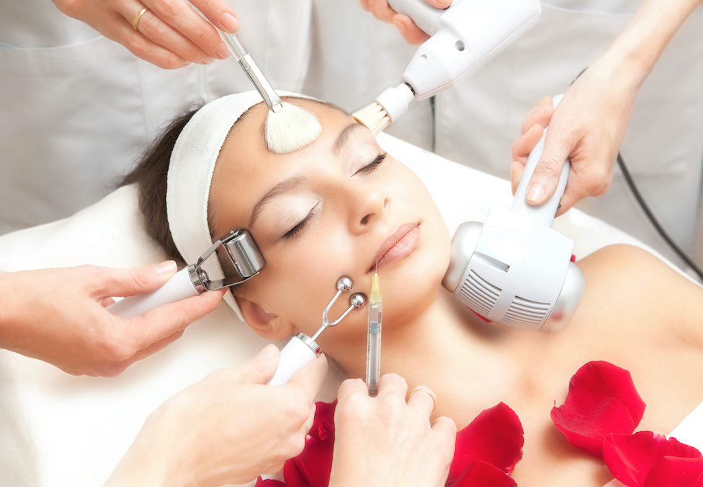 Higiene facial con alta frecuencia para purificar la piel y prevenir imperfecciones