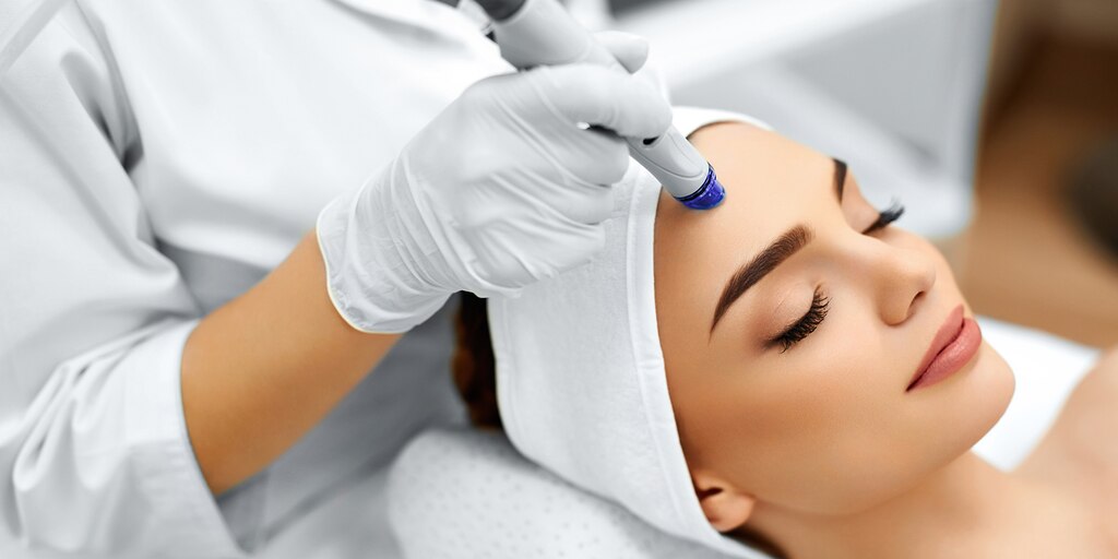 Rejuvenecimiento con técnicas combinadas para una piel más joven y saludable